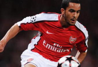 LONDON, ENGLAND - NOVEMBER 24:  Theo Walcott of Arsenal in action during the UEFA Champions League group H match between Arsenal and Standard Liege at Emirates Stadium on November 24, 2009 in London, England.  (Photo by Shaun Botterill/Getty Images)