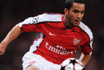 LONDON, ENGLAND - NOVEMBER 24:  Theo Walcott of Arsenal in action during the UEFA Champions League group H match between Arsenal and Standard Liege at Emirates Stadium on November 24, 2009 in London, England.  (Photo by Shaun Botterill/Getty Images)