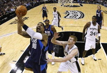 SAN ANTONIO - NOVEMBER 11:  Drew Gooden #90 of the Dallas Mavericks goes up for a shot against Matt Bonner #15 of the San Antonio Spurs during the game at AT&T Center on November 11, 2009 in San Antonio, Texas.  NOTE TO USER: User expressly acknowledges and agrees that, by downloading and or using this photograph, User is consenting to the terms and conditions of the Getty Images License Agreement. (Photo by Ronald Martinez/Getty Images)