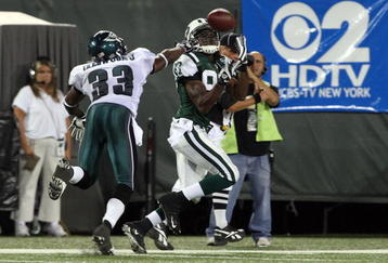 EAST RUTHERFORD, NJ - SEPTEMBER 03:  David Clowney #87 of the New York Jets makes a catch for a touchdown against Jack Ikegwuonu #33 of the Philadelphia Eagles on September 3, 2009 at Giants Stadium in East Rutherford, New Jersey. The Jets defeated the Eagles 38-27.  (Photo by Jim McIsaac/Getty Images)