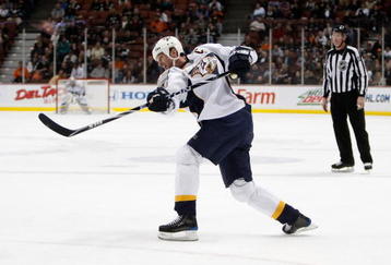 ANAHEIM, CA - NOVEMBER 05:  Jason Arnott #19 of the Nashville Predators skates against the Anaheim Ducks at the Honda Center on November 5, 2009 in Anaheim, California. The Ducks defeated the Predators 4-0.  (Photo by Jeff Gross/Getty Images)