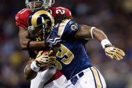 ST. LOUIS - NOVEMBER 22: Steven Jackson #39 of the St. Louis Rams rushes against the Arizona Cardinals at the Edward Jones Dome on November 22, 2009 in St. Louis, Missouri.  (Photo by Dilip Vishwanat/Getty Images)