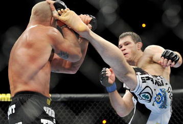LAS VEGAS - NOVEMBER 21: Tito Ortiz (L) battles Forrest Griffin (R) during their Light Heavyweight Fight at the UFC 106 at Mandalay Bay Events Center on November 21, 2009 in Las Vegas, Nevada. (Photo by Jon Kopaloff/Getty Images)