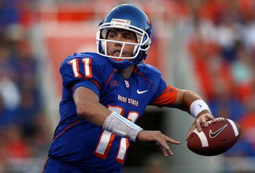 BOISE , ID - SEPTEMBER 13:  Kellen Moore #11 of the Boise State Broncos throws the ball against the Bowling Green Falcons at Bronco Stadium on September 13, 2008 in Boise, Idaho.  (Photo by Jonathan Ferrey/Getty Images)