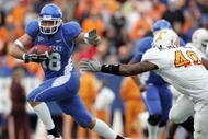 LEXINGTON, KY - NOVEMBER 26: Jacob Tamme #18 of the Kentucky Wildcats runs with the ball after a reception while defended by Marvin Mitchell #40 of the Tennessee Volunteers on November 26, 2005 at Commonwealth Stadium in Lexington, Kentucky. Tennessee won 27-8. (Photo by Andy Lyons/Getty Images)