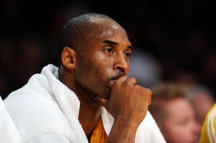 LOS ANGELES, CA - OCTOBER 30:  Kobe Bryant #24 of the Los Angeles Lakers after he was were taken out of the game against Dallas Mavericks during the second quarter of the NBA basketball game at Staples Center on October 30, 2009 in Los Angeles, California.  NOTE TO USER: User expressly acknowledges and agrees that, by downloading and/or using this Photograph, user is consenting to the terms and conditions of the Getty Images License Agreement.  (Photo by Kevork Djansezian/Getty Images)