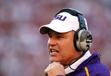 TUSCALOOSA, AL - NOVEMBER 07:  Head coach Les Miles of the Louisiana State University Tigers against the Alabama Crimson Tide at Bryant-Denny Stadium on November 7, 2009 in Tuscaloosa, Alabama.  (Photo by Kevin C. Cox/Getty Images)