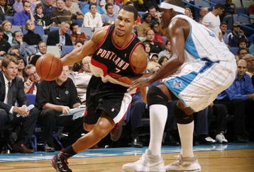 NEW ORLEANS - NOVEMBER 13:  Brandon Roy #7 of the Portland Trail drives the ball against Blazers James Posey #41 of the New Orleans Hornets during the game at New Orleans Arena on November 13, 2009 in New Orleans, Louisiana.  NOTE TO USER: User expressly acknowledges and agrees that, by downloading and or using this photograph, User is consenting to the terms and conditions of the Getty Images License Agreement. (Photo by Chris Graythen/Getty Images)