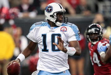 HOUSTON - NOVEMBER 23:  Quarterback Vince Young #10 of the Tennessee Titans looks for a receiver at Reliant Stadium on November 23, 2009 in Houston, Texas.  (Photo by Bob Levey/Getty Images)