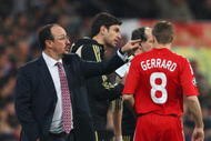 MADRID, SPAIN - FEBRUARY 25:  Manager Rafael benitez gives instructions as Steven Gerrard of Liverpool comes on as a substitute during the Champions League Round of 16, First Leg match between Real Madrid and Liverpool at the Estadio Santiago Bernabeu on February 25, 2009 in Madrid, Spain.  (Photo by Clive Brunskill/Getty Images)