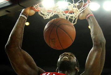 OAKLAND, CA - NOVEMBER 20:  Greg Oden #52 of the Portland Trail Blazers dunks against the Golden State Warriors during an NBA game at Oracle Arena on November 20, 2009 in Oakland, California.  (Photo by Jed Jacobsohn/Getty Images)