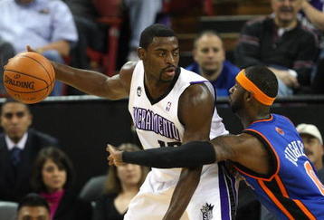 SACRAMENTO, CA - NOVEMBER 25:  Larry Hughes #0 of the New York Knicks defends against Tyreke Evans #13 of the Sacramento Kings on November 25, 2009 at ARCO Arena in Sacramento, California. NOTE TO USER: User expressly acknowledges and agrees that, by downloading and/or using this Photograph, user is consenting to the terms and conditions of the Getty Images License Agreement. (Photo by Jed Jacobsohn/Getty Images)