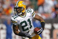 CLEVELAND, OH - OCTOBER 25:  Charles Woodson #21 of the Green Bay Packers returns an interception against the Cleveland Browns at Cleveland Browns Stadium on October 25, 2009 in Cleveland, Ohio.  (Photo by Matt Sullivan/Getty Images)