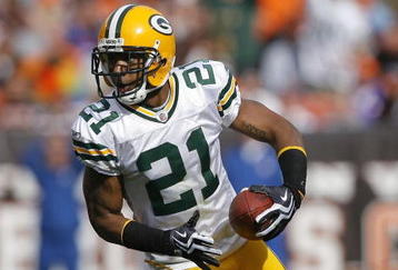 CLEVELAND, OH - OCTOBER 25:  Charles Woodson #21 of the Green Bay Packers returns an interception against the Cleveland Browns at Cleveland Browns Stadium on October 25, 2009 in Cleveland, Ohio.  (Photo by Matt Sullivan/Getty Images)