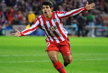 MADRID, SPAIN - NOVEMBER 03:  Sergio Aguero of Atletico Madrid celebrates after he scores the first goal of the game during Champions League Group D match between Atletico Madrid and Chelsea at the Vicente Calderon Stadium on November 3, 2009 in Madrid, Spain.  (Photo by Denis Doyle/Getty Images)