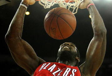 OAKLAND, CA - NOVEMBER 20:  Greg Oden #52 of the Portland Trail Blazers dunks against the Golden State Warriors during an NBA game at Oracle Arena on November 20, 2009 in Oakland, California.  (Photo by Jed Jacobsohn/Getty Images)