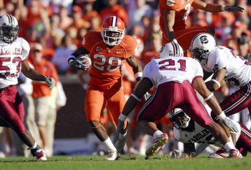 CLEMSON, SC - NOVEMBER 25:  Darius Gaither #20 of the Clemson Tigers carries the ball against Emanuel Cook #21 of the South Carolina Gamecocks at Memorial Stadium on November 25, 2006 in Clemson, South Carolina. South Carolina won 31-28. (Photo by Grant Halverson/Getty Images)