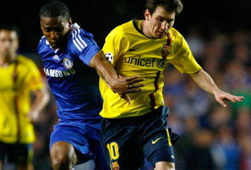 LONDON, ENGLAND - MAY 06:  Lionel Messi of Barcelona battles for the ball with Florent Malouda of Chelsea during the UEFA Champions League Semi Final Second Leg match between Chelsea and Barcelona at Stamford Bridge on May 6, 2009 in London, England.  (Photo by Clive Rose/Getty Images)