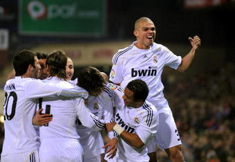 MADRID, SPAIN - NOVEMBER 07: Pepe (R) of Real Madrid celebrates after Kaka (C) scored Real's first goal during the La Liga match between Atletico Madrid and Real Madrid at the Vicente Calderon Stadium on November 7, 2009 in Madrid, Spain.  (Photo by Denis Doyle/Getty Images)