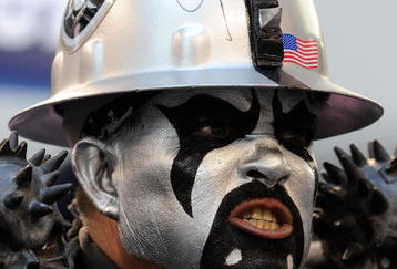 ARLINGTON, TX - NOVEMBER 26:  An Oakland Raiders fan during the game against the Dallas Cowboys at Cowboys Stadium on November 26, 2009 in Arlington, Texas.  (Photo by Ronald Martinez/Getty Images)
