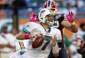 MIAMI - OCTOBER 04:  Quarterback Chad Henne #7 of the Miami Dolphins drops back to pass against the Buffalo Bills at Land Shark Stadium on October 4, 2009 in Miami, Florida. The Dolphins defeated the Bills 38-10.  (Photo by Doug Benc/Getty Images)