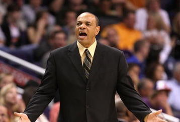 PHOENIX - NOVEMBER 25:  Head coach Lionel Hollins of the Memphis Grizzlies reacts to a call during the NBA game against the Phoenix Suns at US Airways Center on November 25, 2009 in Phoenix, Arizona. The Suns defeated the Grizzlies 126-111.  NOTE TO USER: User expressly acknowledges and agrees that, by downloading and or using this photograph, User is consenting to the terms and conditions of the Getty Images License Agreement.  (Photo by Christian Petersen/Getty Images)