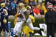 ATHENS, GA - NOVEMBER 29: Running back Jonathan Dwyer #21 of the Georgia Tech Yellow Jackets runs for his second touchdown in the third quarter during the game against the Georgia Bulldogs at Sanford Stadium on November 29, 2008 in Athens, Georgia. The Yellow Jackets beat the Bulldogs 45-42. (Photo by Mike Zarrilli/Getty Images)