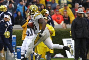 ATHENS, GA - NOVEMBER 29:  Running back Jonathan Dwyer #21 of the Georgia Tech Yellow Jackets runs for his second touchdown in the third quarter during the game against the Georgia Bulldogs at Sanford Stadium on November 29, 2008 in Athens, Georgia.  The Yellow Jackets beat the Bulldogs 45-42.  (Photo by Mike Zarrilli/Getty Images)