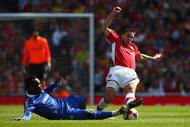 LONDON - MAY 10:  Robin Van Persie (R) of Arsenal battles for the ball with Michael Essien of Chelsea during the Barclays Premier League match between Arsenal and Chelsea at the Emirates Stadium on May 10, 2009 in London, England.  (Photo by Jamie McDonald/Getty Images)
