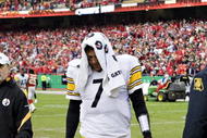 KANSAS CITY, MO - NOVEMBER 22:  Quarterback Ben Roethlisberger #7 of the Pittsburgh Steelers walks off the field after being injured against the Kansas City Chiefs at Arrowhead Stadium on November 22, 2009 in Kansas City, Missouri.  The Chiefs defeated the Steelers 27-24.  (Photo by Wesley Hitt/Getty Images)