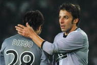 TURIN, ITALY - NOVEMBER 22:  Alessandro Del Piero (R) and Ribas Da Cunha Diego (L) of Juventus FC during the Serie A match between Juventus and Udinese at Stadio Olimpico di Torino on November 22, 2009 in Turin, Italy.  (Photo by Valerio Pennicino/Getty Images)