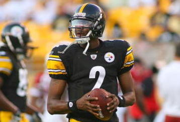 PITTSBURGH - AUGUST 13: Dennis Dixon #2 of the Pittsburgh Steelers warms up prior to a preseason NFL game against  the Arizona Cardinals  on August 13, 2009 at Heinz Field in Pittsburgh, Pennsylvania.  (Photo by Rick Stewart/Getty Images)