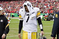 KANSAS CITY, MO - NOVEMBER 22:  Quarterback Ben Roethlisberger #7 of the Pittsburgh Steelers walks off the field after being injured against the Kansas City Chiefs at Arrowhead Stadium on November 22, 2009 in Kansas City, Missouri.  The Chiefs defeated the Steelers 27-24.  (Photo by Wesley Hitt/Getty Images)