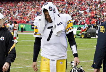 KANSAS CITY, MO - NOVEMBER 22:  Quarterback Ben Roethlisberger #7 of the Pittsburgh Steelers walks off the field after being injured against the Kansas City Chiefs at Arrowhead Stadium on November 22, 2009 in Kansas City, Missouri.  The Chiefs defeated the Steelers 27-24.  (Photo by Wesley Hitt/Getty Images)