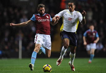 BIRMINGHAM, ENGLAND - NOVEMBER 28:  Tom Huddlestone of Tottenham Hotspur battles for the ball with Carlos Cuellar of Aston Villa during the Barclays Premier League match between Aston Villa and Tottenham Hotspur at Villa Park on November 28, 2009 in Birmingham, England.  (Photo by Shaun Botterill/Getty Images)