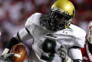 PISCATAWAY, NJ - NOVEMBER 12:  Theo Wilson #9 of the South Florida Bulls runs the ball against the Rutgers Scarlet Knights at Rutgers Stadium on November 12, 2009 in Piscataway, New Jersey.  (Photo by Jim McIsaac/Getty Images)