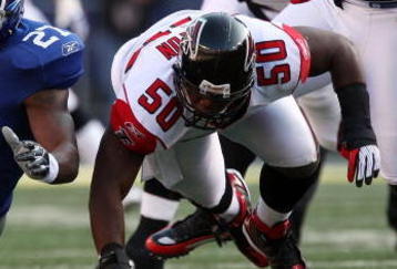 EAST RUTHERFORD, NJ - NOVEMBER 22:  Brandon Jacobs #27 of the New York Giants recovers a fumble ahead of Curtis Lofton #50 of the Atlanta Falcons on November 22, 2009 at Giants Stadium in East Rutherford, New Jersey.  (Photo by Jim McIsaac/Getty Images)