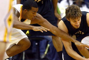 KANSAS CITY, MO - NOVEMBER 24:  Garrett Stutz #41 of the Wichita State Shockers battles Jarryd Cole #50 of the Iowa Hawkeyes for a loose ball during the CBE Classic consolation game on November 24, 2009 at Sprint Center in Kansas City, Missouri.  (Photo by Jamie Squire/Getty Images)