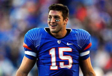 GAINESVILLE, FL - NOVEMBER 28:  Tim Tebow #15 of the Florida Gators smiles after a defensive stop during the game against the Florida State Seminoles at Ben Hill Griffin Stadium on November 28, 2009 in Gainesville, Florida.  (Photo by Sam Greenwood/Getty Images)