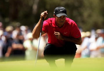 MELBOURNE, AUSTRALIA - NOVEMBER 15:  Tiger Woods of the USA prepares to putt on the 5th hole during the final round of the 2009 Australian Masters at Kingston Heath Golf Club on November 15, 2009 in Melbourne, Australia.  (Photo by Mark Dadswell/Getty Images)