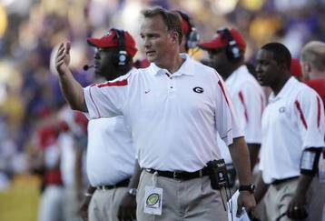 BATON ROUGE, LA - OCTOBER 25: Mark Richt of the Georgia Bulldogs gives directions from the sidelines during their football game against the LSU Tigers at Tiger Stadium on October 25, 2008 in Baton Rouge, Louisiana.  (Photo by Dave Martin/Getty Images)