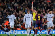 BARCELONA, SPAIN - NOVEMBER 29:  Referee Alberto Mallenco (C) shows Lassana Diarra of Real Madrid a red card during the La Liga match between Barcelona and Real Madrid at the Camp Nou Stadium on November 29, 2009 in Barcelona, Spain. Barcelona won the match 1-0.  (Photo by Jasper Juinen/Getty Images)