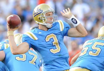 PASADENA, CA - NOVEMBER 08:   Kevin Craft #3 of the UCLA Bruins looks to pass against the Oregon State Beavers at the Pasadena Rose Bowl on November 8, 2008 in Pasadena, California.  (Photo by Lisa Blumenfeld/Getty Images)