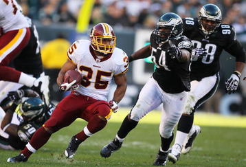 PHILADELPHIA - NOVEMBER 29:  Quinton Ganther #35 of the Washington Redskins runs with the ball as Jeremiah Trotter #54 of the Philadelphia Eagles chases during their game at Lincoln Financial Field on November 29, 2009 in Philadelphia, Pennsylvania.  (Photo by Al Bello/Getty Images)