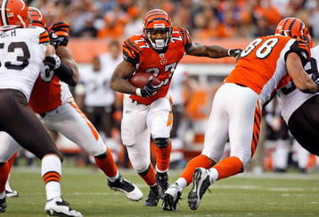 CINCINNATI - NOVEMBER 29:  Larry Johnson #27 of the Cincinnati Bengals runs with the ball  during the NFL game against the Cleveland Browns at Paul Brown Stadium on November 29, 2009 in Cincinnati, Ohio.  (Photo by Andy Lyons/Getty Images)