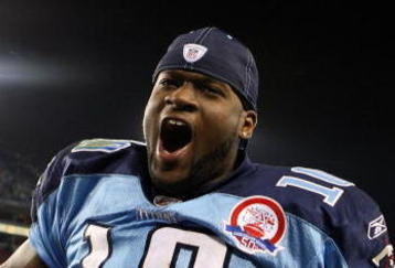 NASHVILLE, TN - NOVEMBER 29:  Vince Young #10 of the Tennessee Titans celebrates after a 20-17 victory over the Arizona Cardinals at LP Field on November 29, 2009 in Nashville, Tennessee.  (Photo by Streeter Lecka/Getty Images)