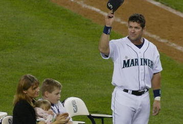 SEATTLE, WA - OCTOBER 2:  Edgar Martinez #11 of the Seattle Mariners (and his family) acknowledges the crowd during a post game ceremony honoring his 18 year career with the Mariners on October 2, 2004 at Safeco Field in Seattle, Washington.  (Photo by Lisa Blumenfeld/Getty Images)