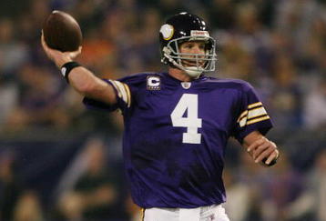 MINNEAPOLIS - NOVEMBER 29:  Brett Favre #4 of the Minnesota Vikings passes the ball in the second half against the Chicago Bears on November 29, 2009 at Hubert H. Humphrey Metrodome in Minneapolis, Minnesota.  (Photo by Elsa/Getty Images)