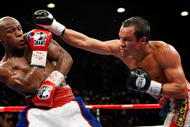 LAS VEGAS - SEPTEMBER 19:  Floyd Mayweather Jr. (L) dodges a punch from Juan Manuel Marquez in the fifth round of their fight at the MGM Grand Garden Arena September 19, 2009 in Las Vegas, Nevada. Mayweather won by unanimous decision.  (Photo by Ethan Miller/Getty Images)
