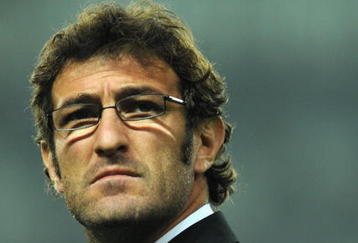 TURIN, ITALY - OCTOBER 28:  Juventus FC Head Coach Ciro Ferrara looks during the Serie A match between Juventus FC and UC Sampdoria at Olimpico Stadium on October 28, 2009 in Turin, Italy.  (Photo by Valerio Pennicino/Getty Images)